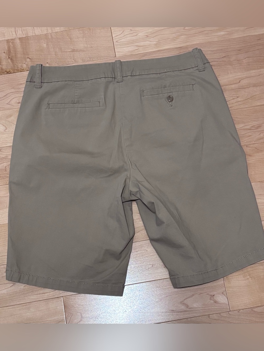 J.Crew Bermuda Shorts in Tan size 4 pockets front side and back zipper fly - Picture 6 of 8